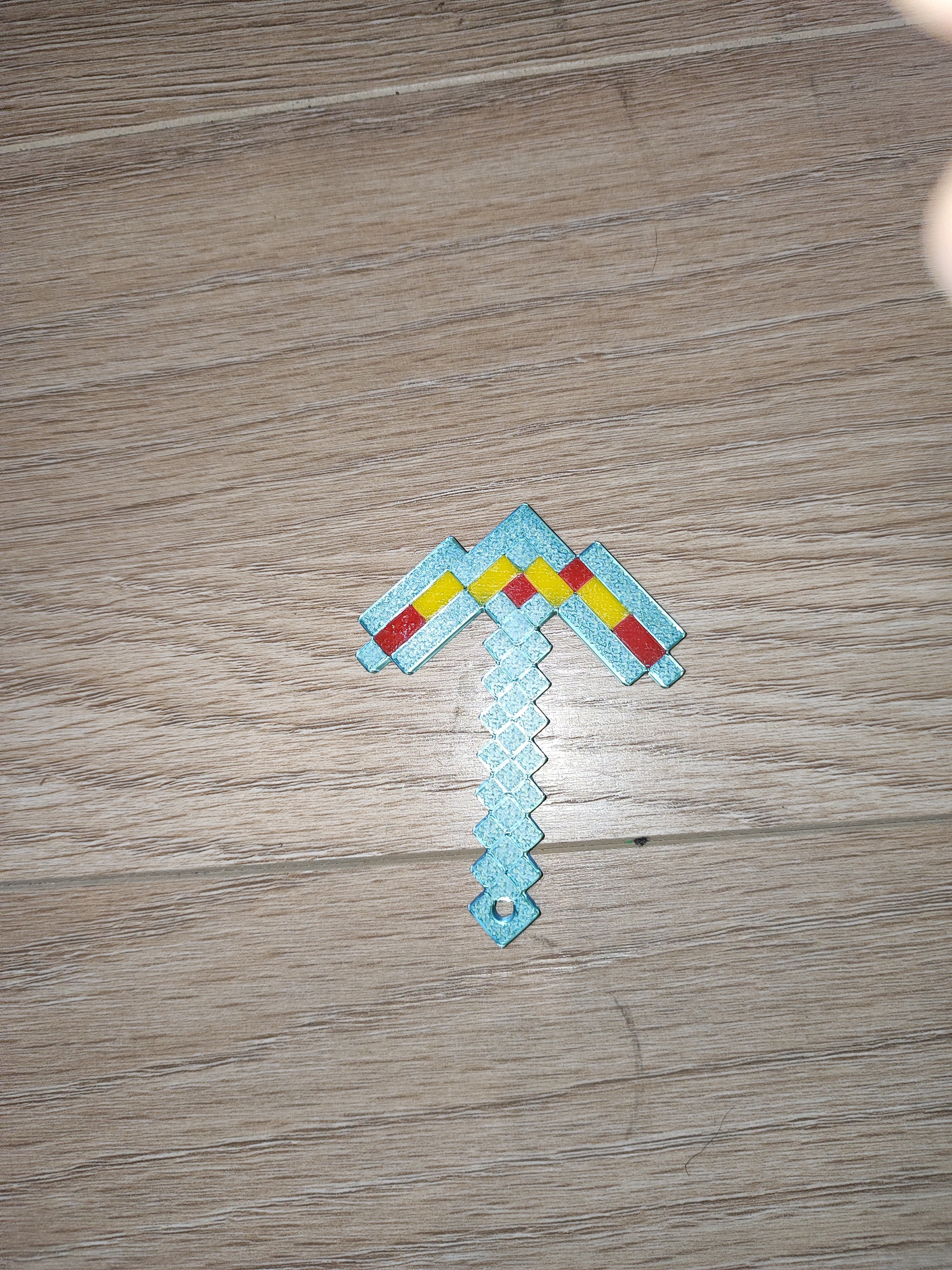 Pixelowy kilof z minecraft